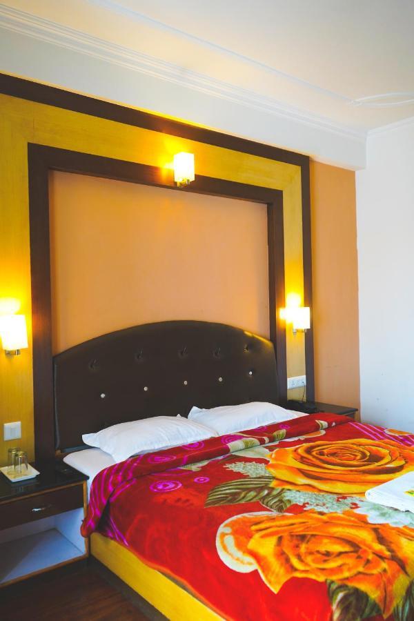 Hotel Akash Regency Manāli Exterior foto
